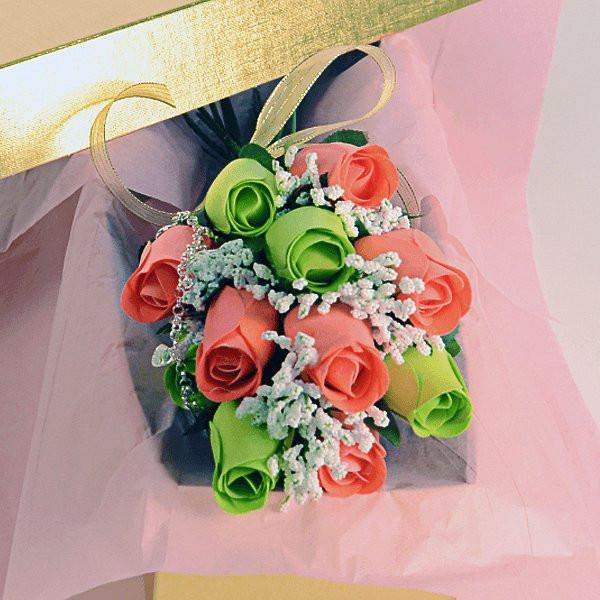 Coral & Green Bouquet | Jewelry Roses® Bouquet-Scented Green and Coral Bouquet Wax Roses-The Official Website of Jewelry Candles - Find Jewelry In Candles!
